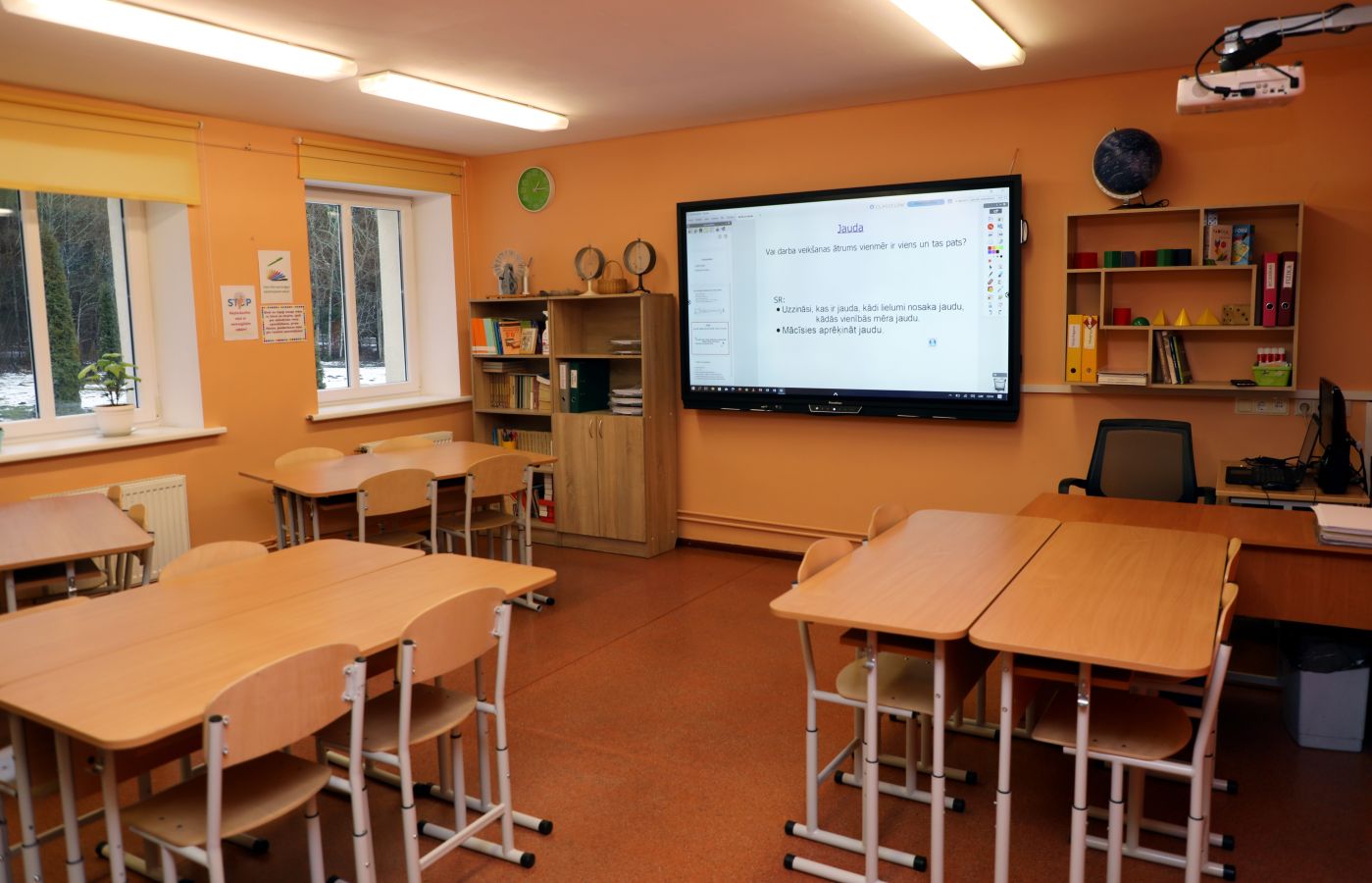 “Latvenergo” Latvijas skolās aprīko fizikas kabinetus