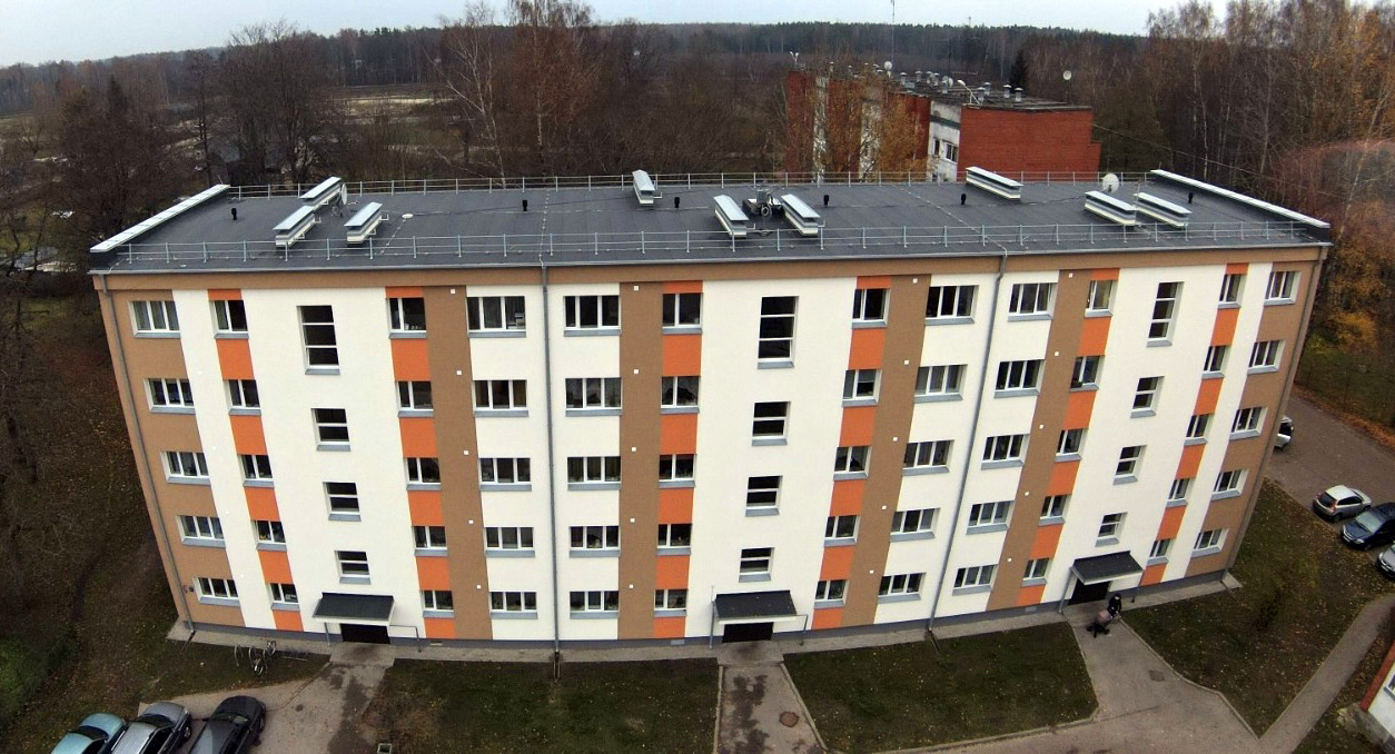 Renovēta daudzdzīvokļu māja Olaines novada Stūnīšos