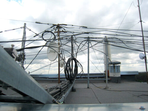 Sāks patvaļīgi ierīkotu sakaru gaisvadu demontāžu