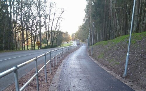 Tērvetē izbūvēts gājēju un velobraucēju celiņš