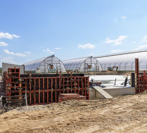 Topošā koka ēku kompleksa pamatos kokaudzētavā “Zābaki” iemūrē kapsulu