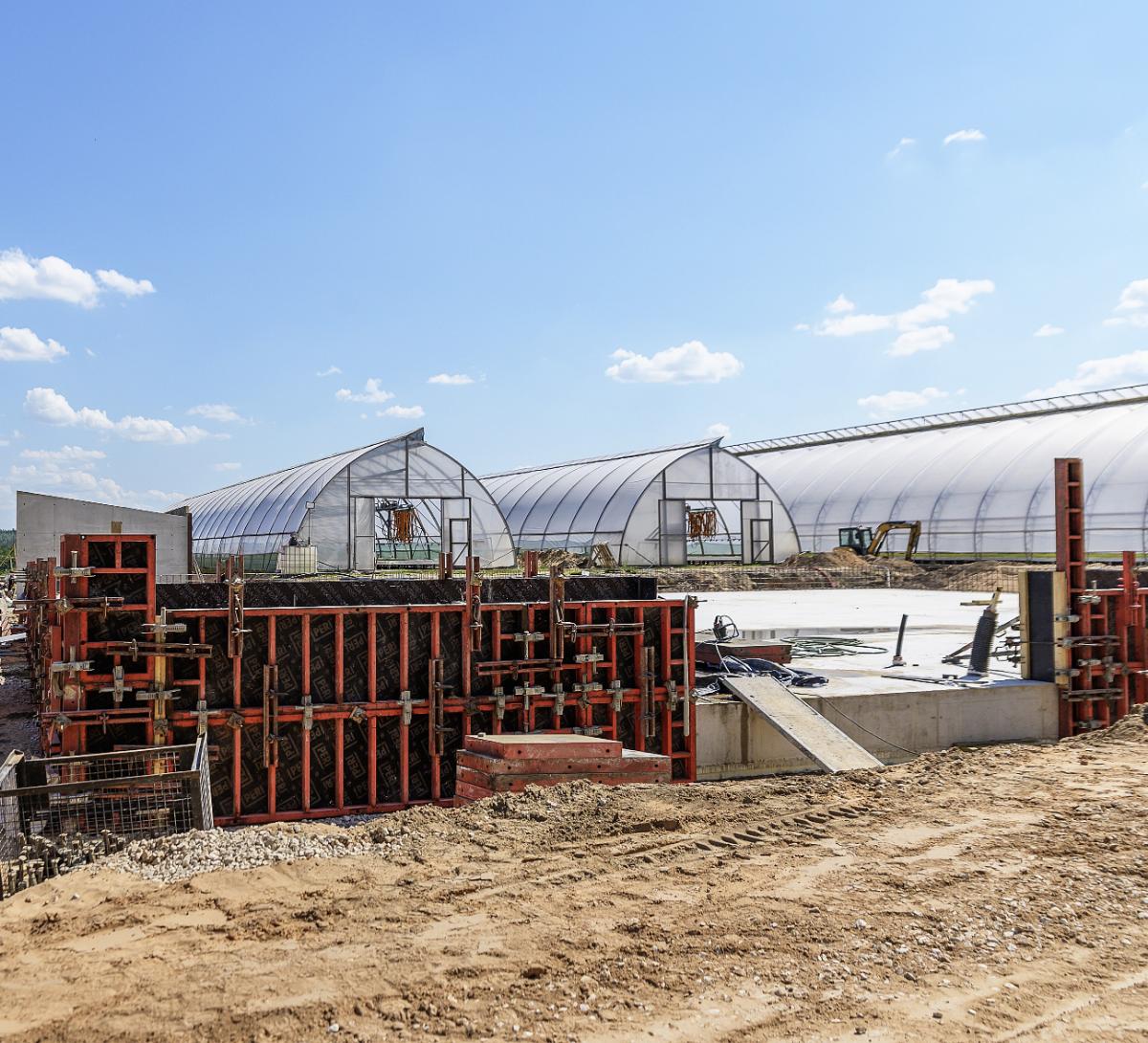 Topošā koka ēku kompleksa pamatos kokaudzētavā “Zābaki” iemūrē kapsulu