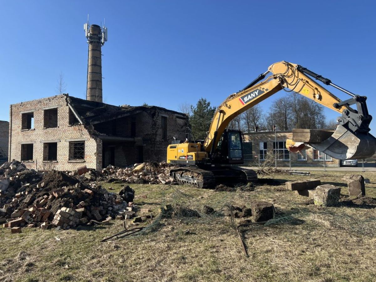 Jelgavas slimnīcā “Ģintermuiža” noris teritorijas labiekārtošanas darbi