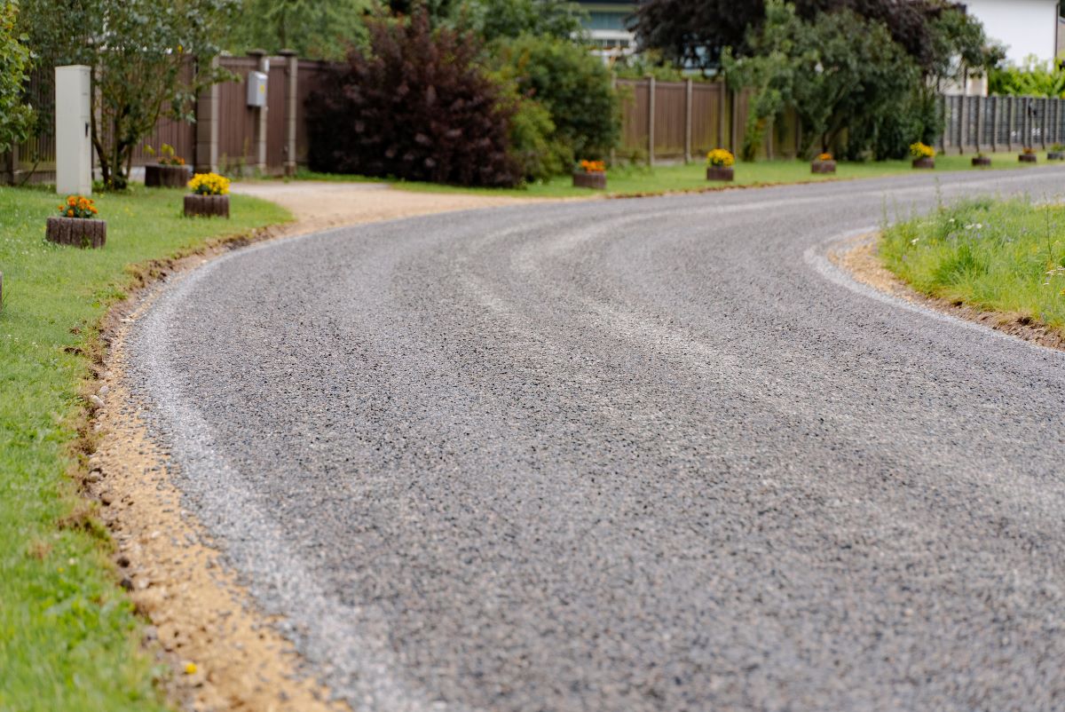 Rīgā izsludināts konkurss uzlabošanas darbiem ielās ar grants segumu
