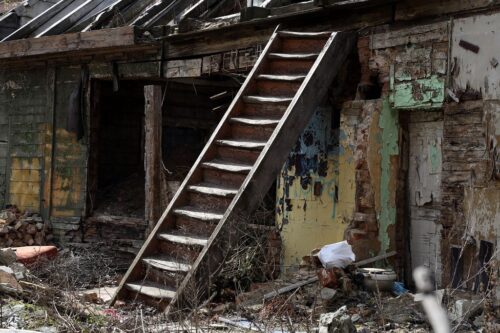 Pieņem lēmumu par grausta piespiedu sakārtošanu Jaunpils ielā Rīgā