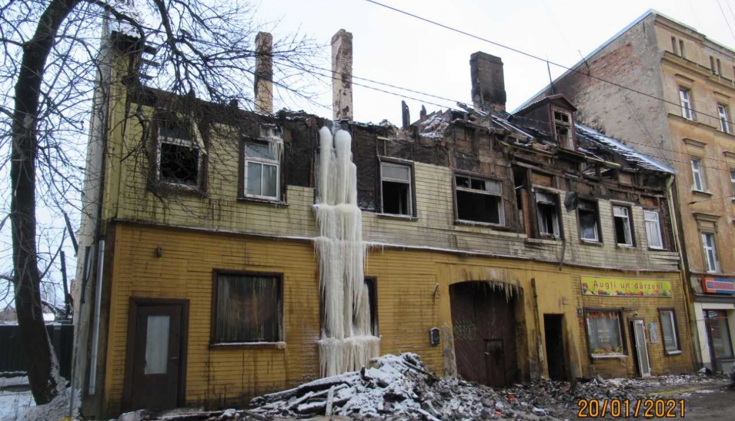 Uzdod īpašniekiem sakārtot graustus Matīsa un Pētersalas ielā