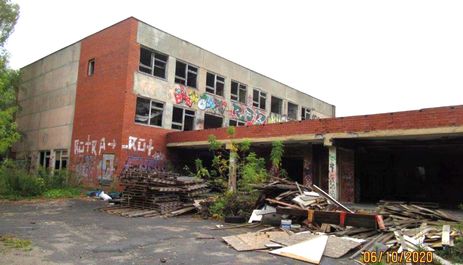 Trīs Rīgas graustus Zasulauka ielā sakārtos piespiedu kārtā