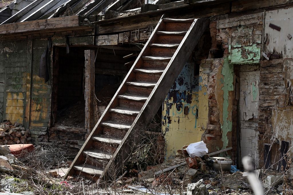 Pieņem lēmumu par grausta piespiedu sakārtošanu Jaunpils ielā Rīgā