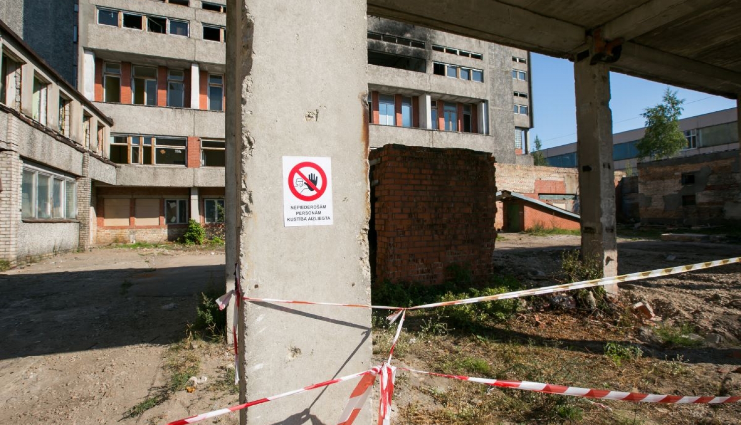 Izstrādāta rokasgrāmata degradētu ēku un teritoriju atkārtotai izmantošanai