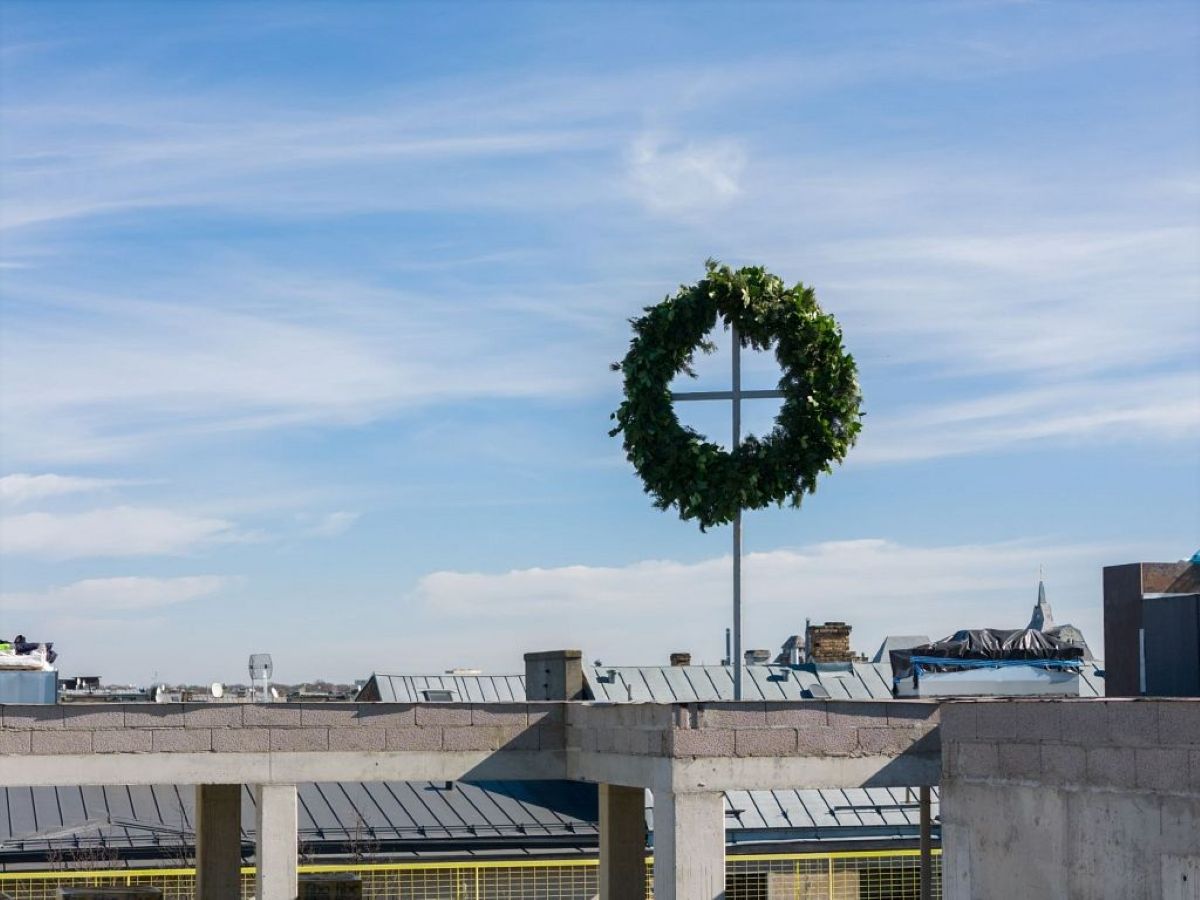 Daudzdzīvokļu projektam “Heart of Hanza” nosvinēti spāru svētki