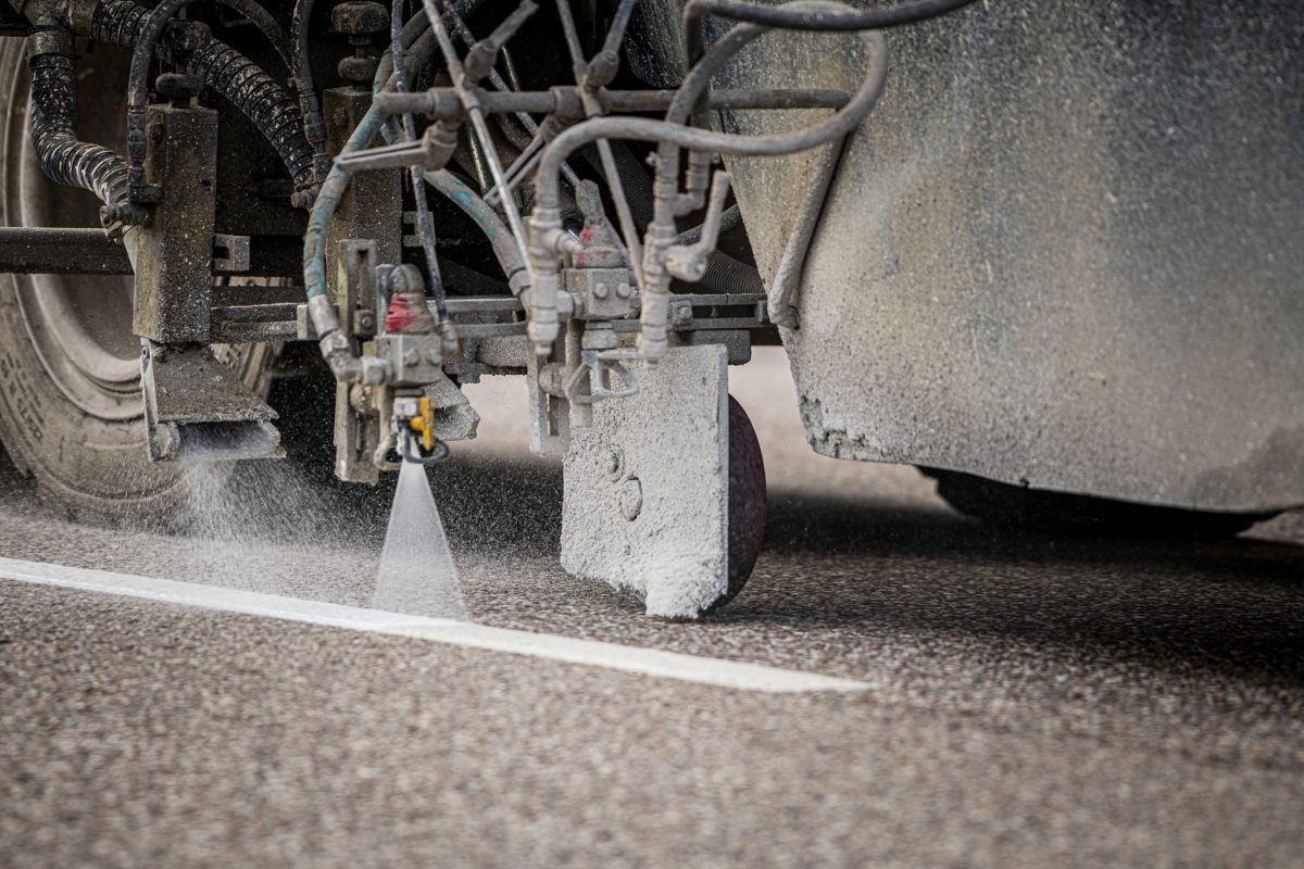 Uz vairākiem autoceļiem atjaunos horizontālo marķējumu