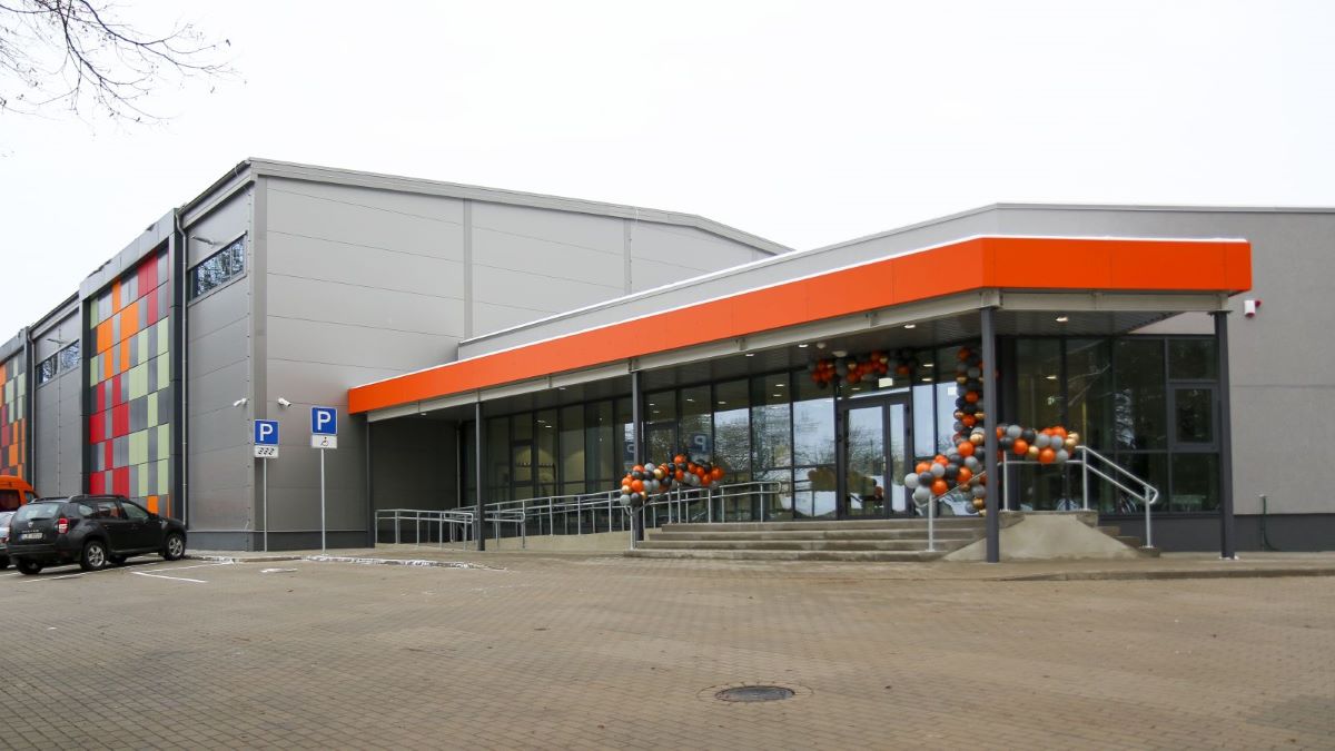 Iecavā atklāta jaunuzbūvētā sporta zāle