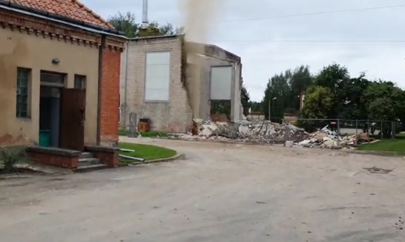 VIDEO: Demontāžas darbu laikā katlu mājā Iecavā pārrauts gāzes vads