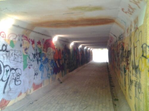 Gājēju tunelī zem Daugavpils šosejas Ikšķilē sāk uzturēšanas darbus