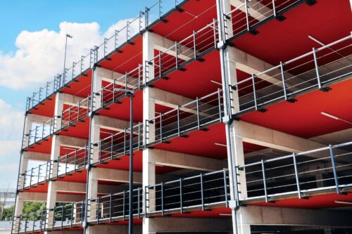 Ekspluatācijā nodota jauna daudzstāvu autostāvvieta Rīgā, Pārdaugavā