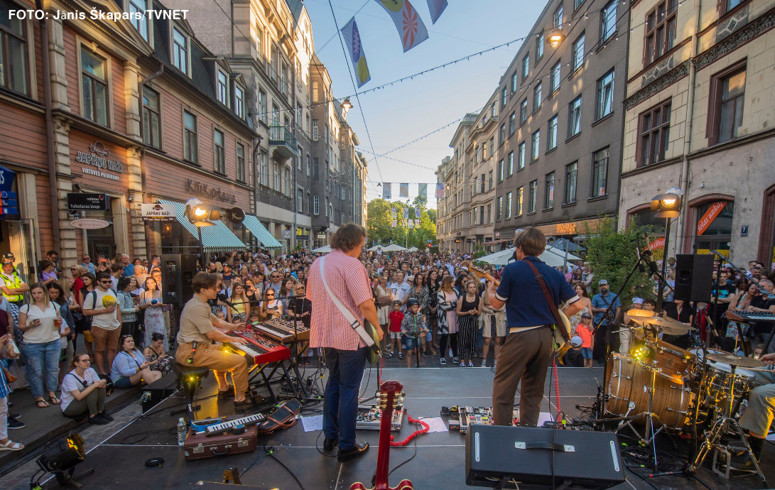 Tērbatas iela uz mēnesi nodota gājēju, riteņbraucēju un tirgotāju rīcībā