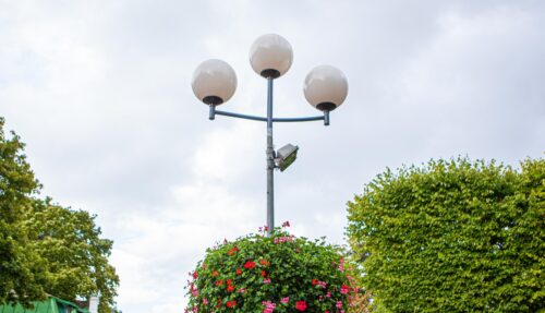 Jomas ielā Jūrmalā pārbūvē apgaismojumu