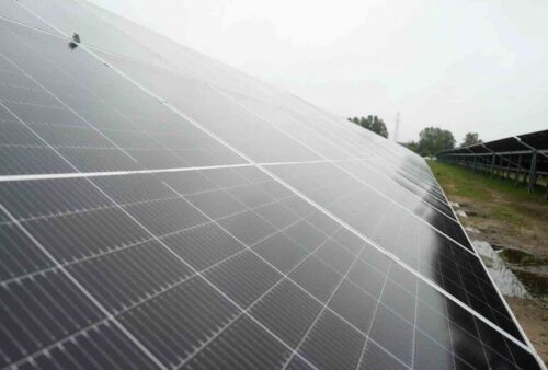 Jaunciemā atklāta lielākā saules elektrostacija Rīgā