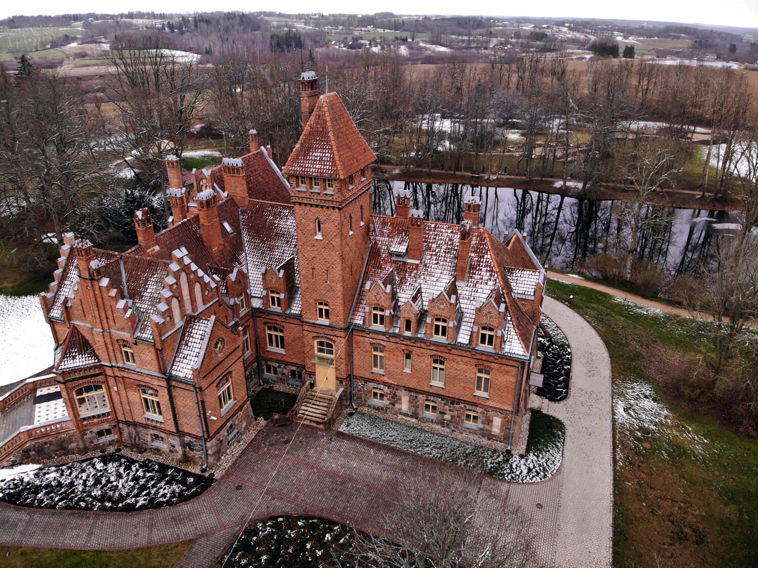 Par pusmiljonu eiro atjaunos Jaunmoku pils jumtu