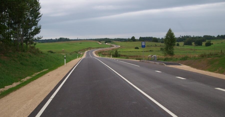 Turpinās ceļu būvdarbi ap 60 autoceļu posmos