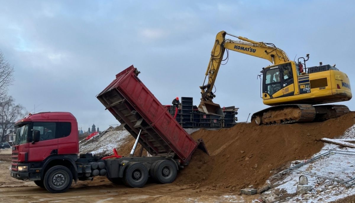 Jēkabpilī turpinās aizsargdambja pārbūves darbi