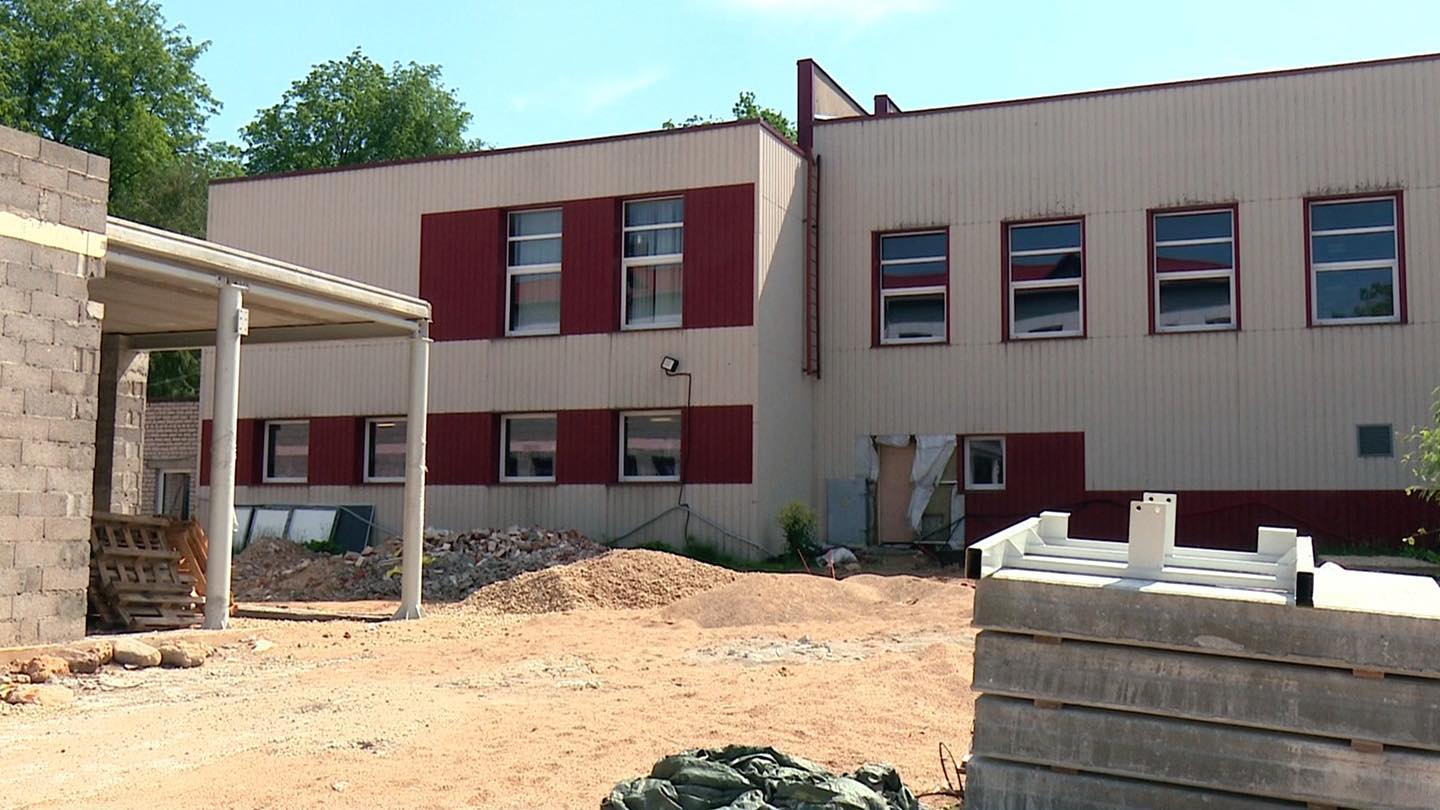 Meklē jaunu būvnieku Jēkabpils Valsts ģimnāzijas pārbūvei