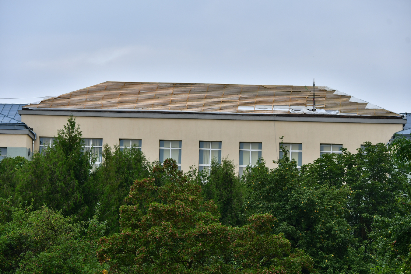 Atjauno Jēkabpils 3.vidusskolas jumtu