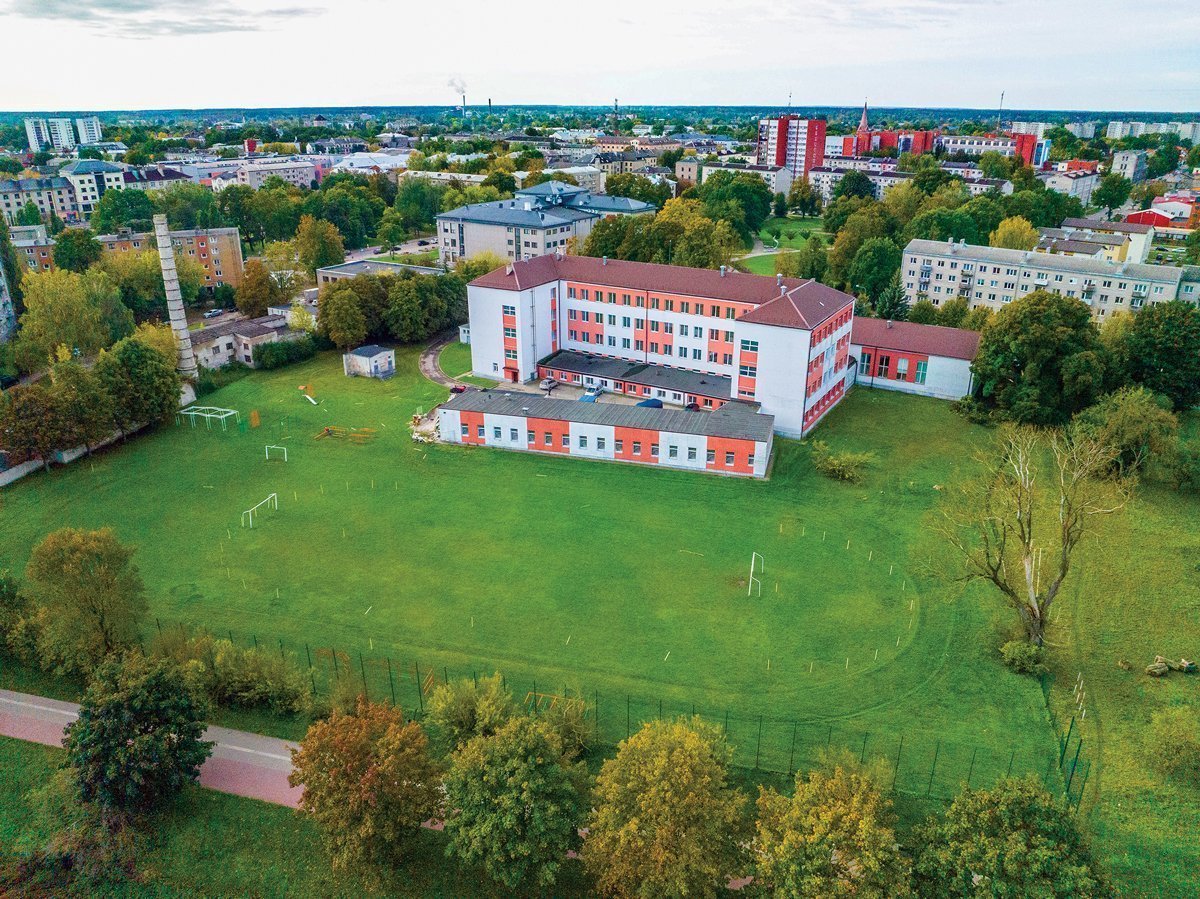 Jelgavas Centra pamatskolas stadiona pārbūves laikā atrod vēstures liecības
