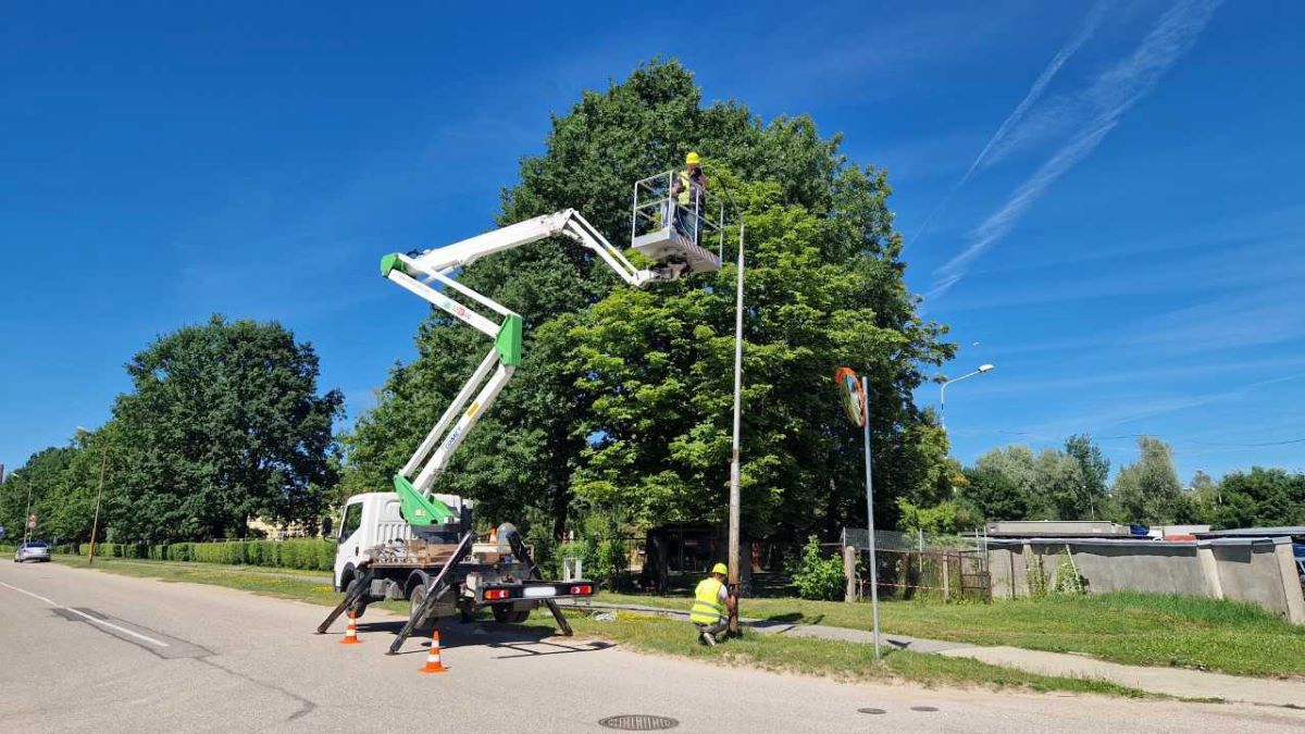 Jelgavā sākta LED gaismekļu uzstādīšana 69 ielu posmos