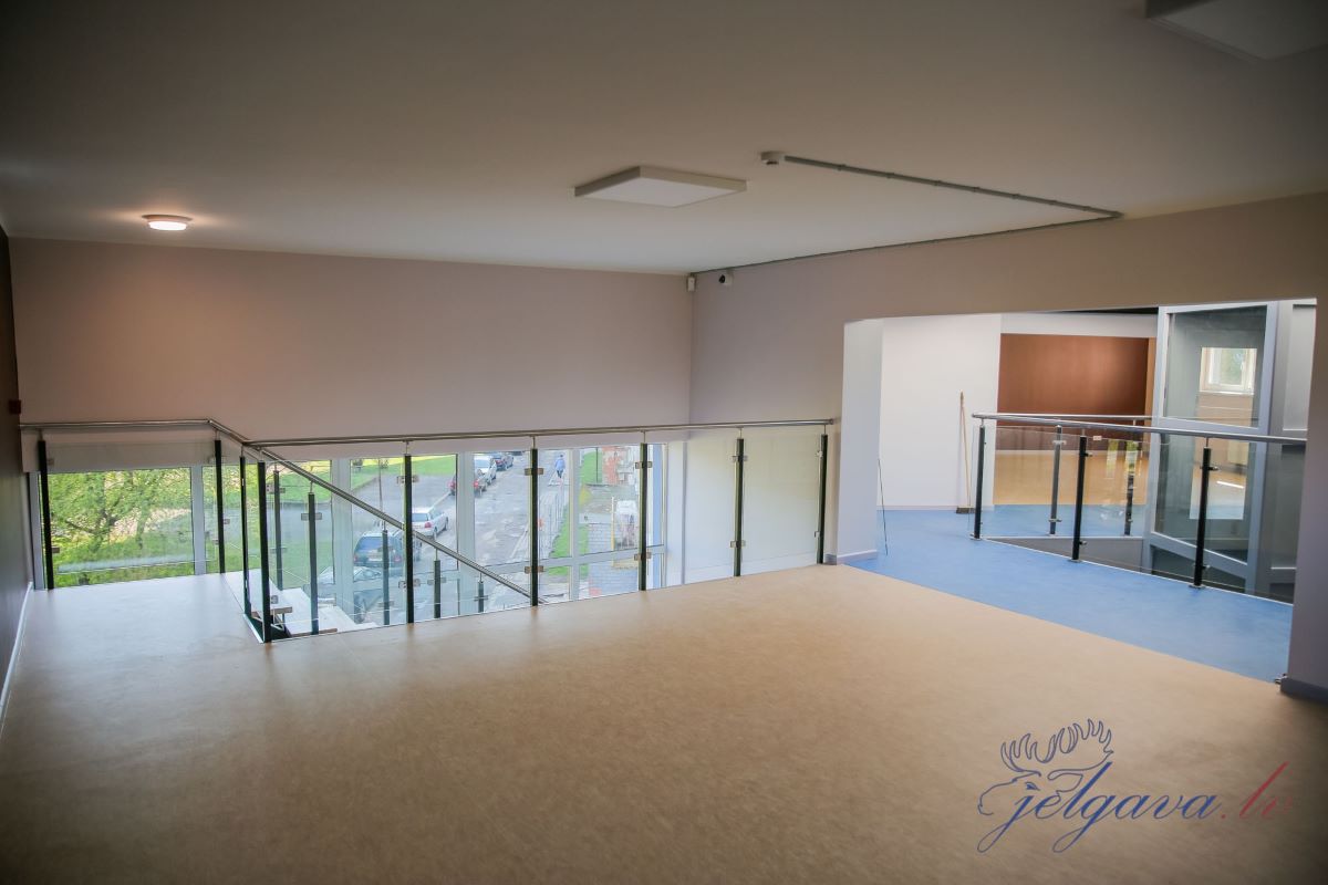 Ekspluatācijā nodota jauniešu centra ēka Jelgavā