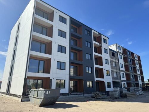 Pabeigta koka karkasa modulāro konstrukciju montāža 5 stāvu ēkai Jelgavā