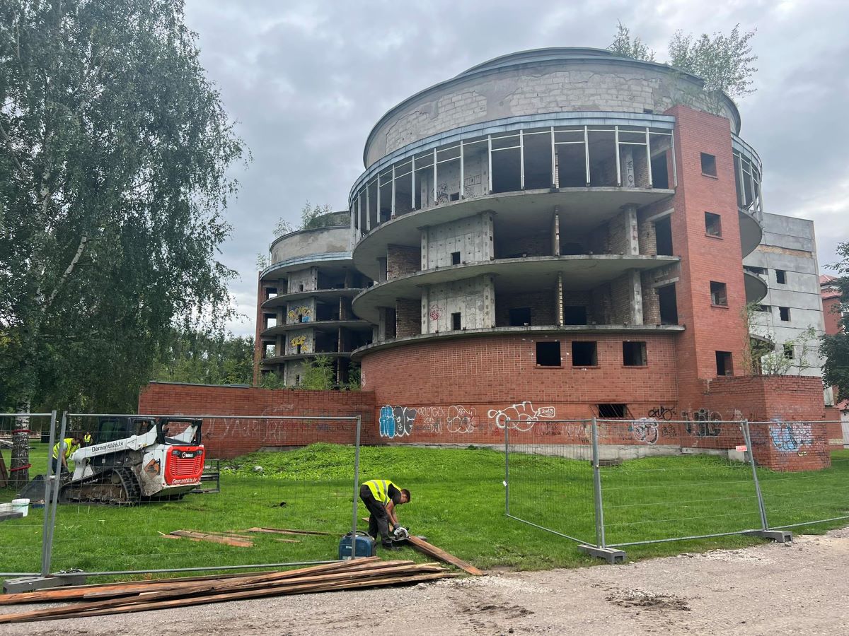 Nojauks nepabeigto dzemdību nama ēku pie Jelgavas slimnīcas