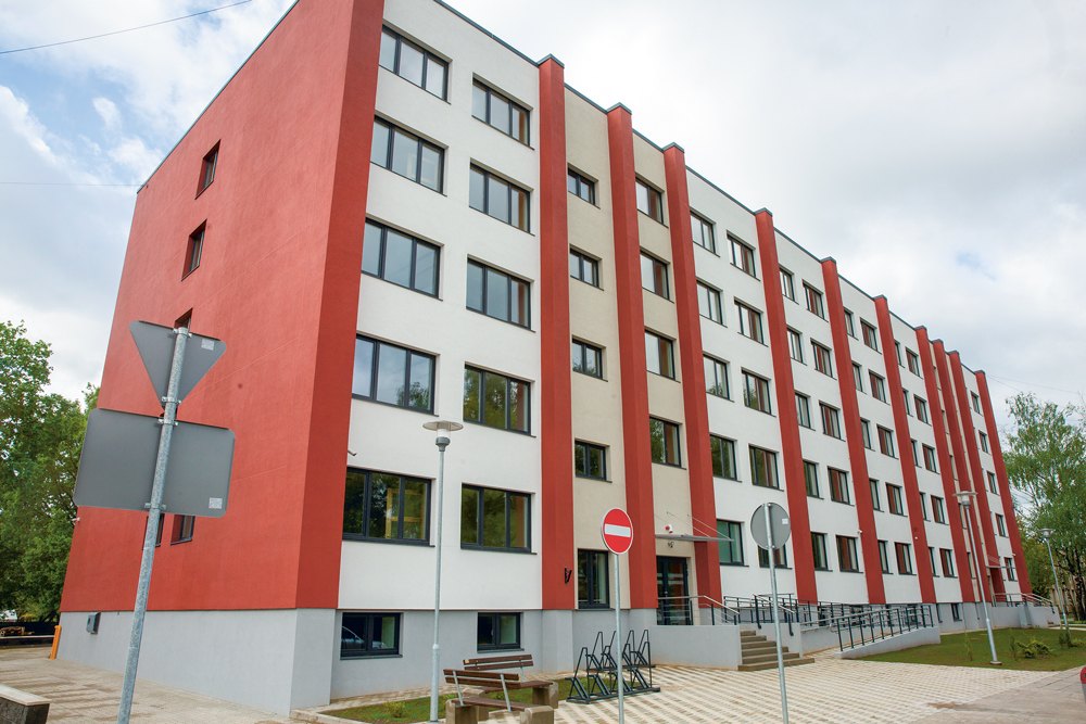 Kopmītņu tipa ēku Jelgavā pārbūvē par īres dzīvokļu namu