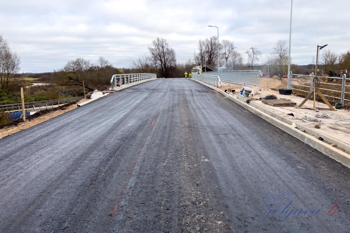 Jelgavā turpinās darbi pie jaunā tilta pār Platoni