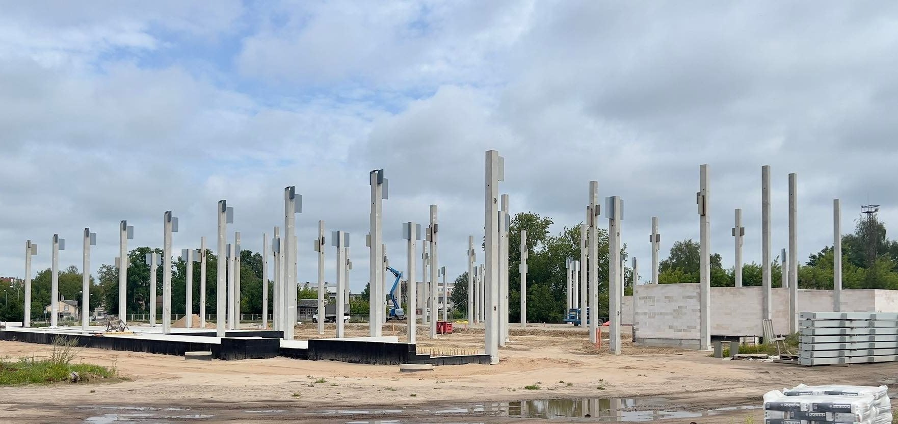 Jelgavā atkal plāno pagarināt jaunā tirgus būvniecības termiņu