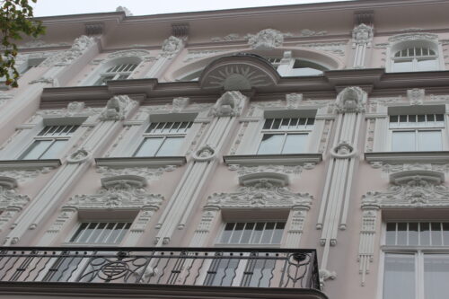 Rīgā trīs gadu laikā atbalstīts 191 projekts fasāžu un jumtu atjaunošanai