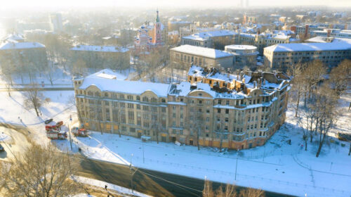 Iekonservēta nodegusī vēsturiskā ēka Kalnciema ielā