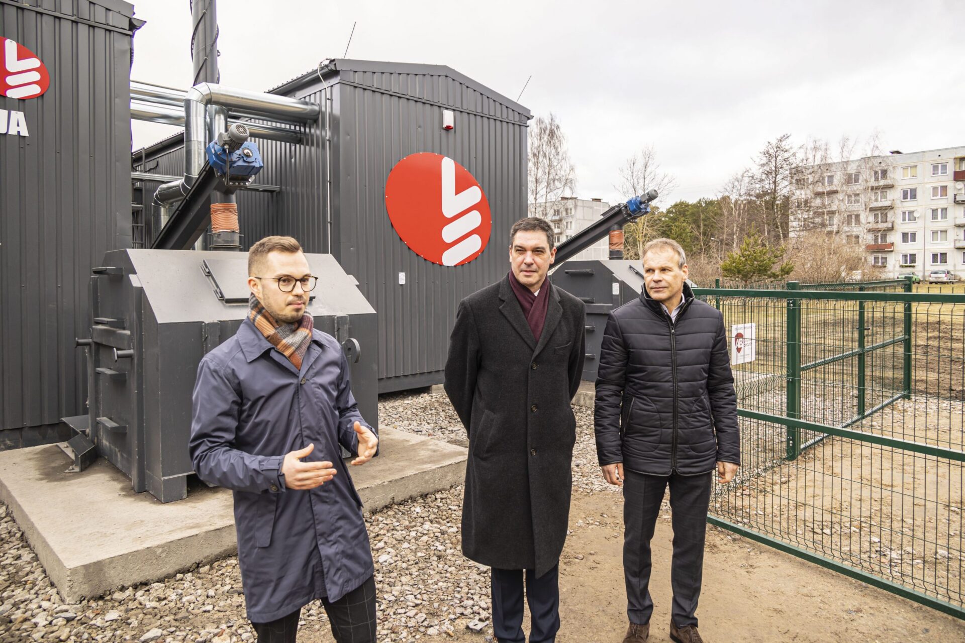 Karostā atklāts konteinera tipa šķeldas katlumāju komplekss