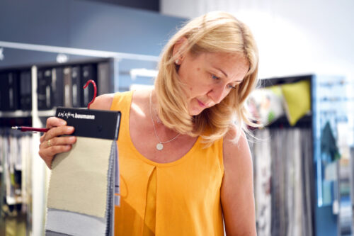 Ar audumu pret skaņu