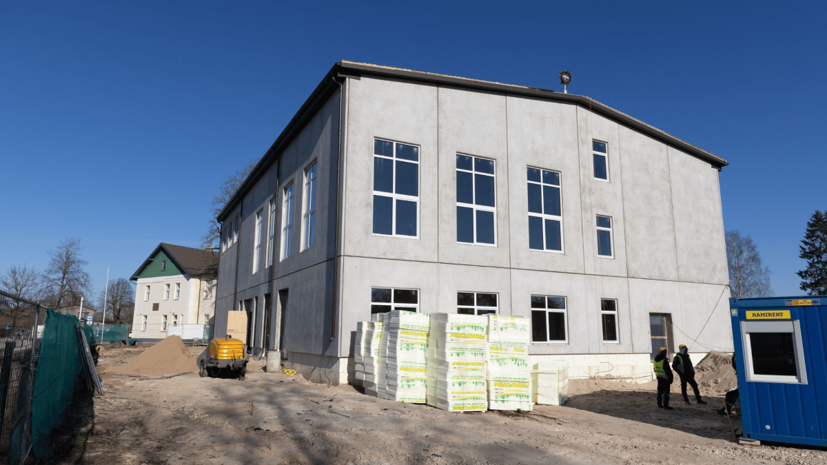 Nosvinēti Spāru svētki Pļavniekkalna sākumskolas piebūvei Ķekavas novadā