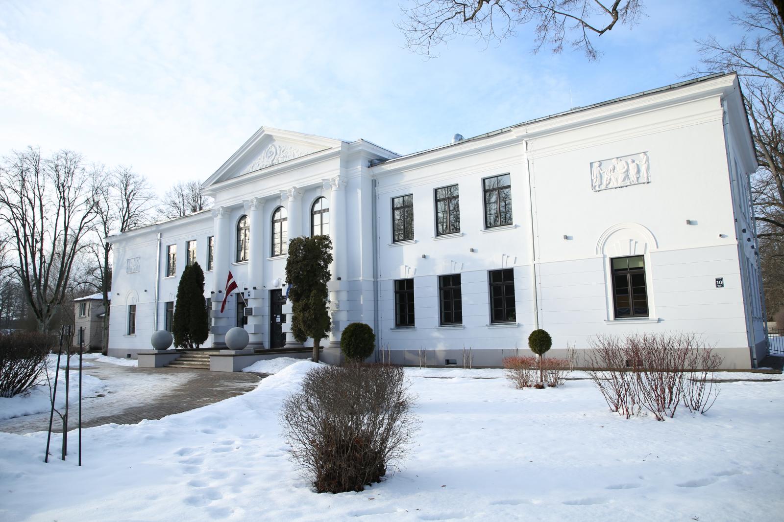 Jūrmalā atjaunotas divas skolas