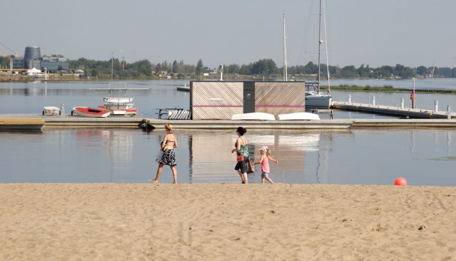 Rīgas pašvaldība labiekārto pludmales