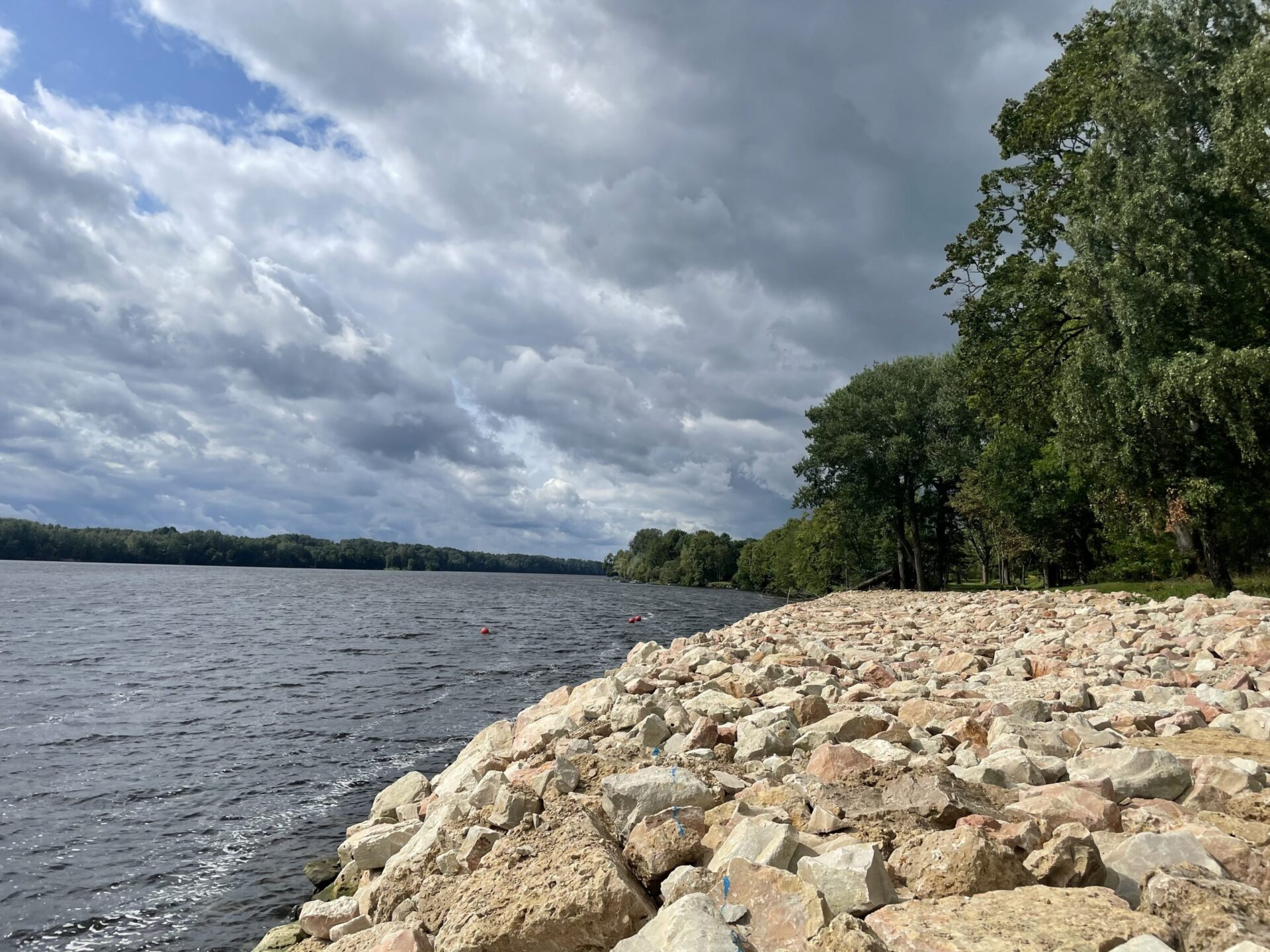 Koknesē atjaunots Daugavas krasta nostiprinājums