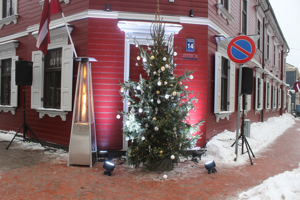 Atjaunota  fasāde 1902. gadā būvētai koka ēkai Rīgā