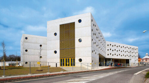 Betons tapešu vietā