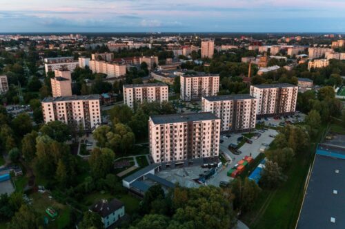 Daudzdzīvokļu ēku drošības balsts krīzes situācijā - uzticama kaimiņu kopiena