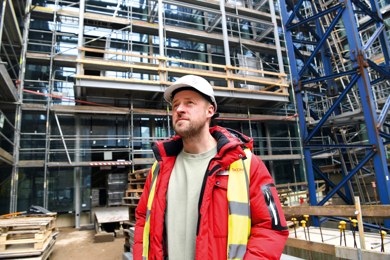 Graustu miljonārs ar glābēja sindromu