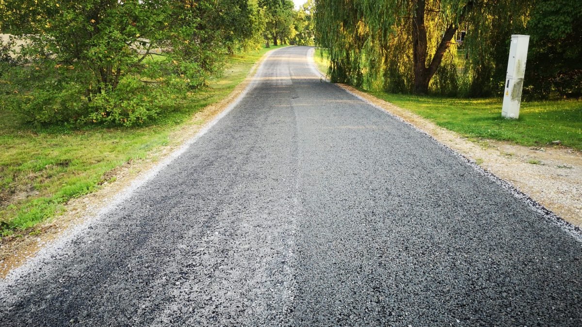 Atjauno vairākus lauku ceļus Kuldīgas novadā