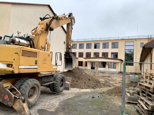 Pie Kuldīgas 2.vidusskolas top jauna autostāvvieta