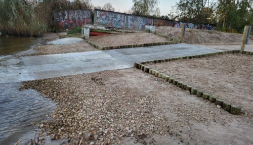 Juglas ezerā izbūvēta jauna laivu ielaišanas vieta